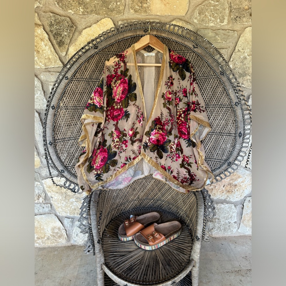 Kimono floral wrap poncho / Retro Tan Platform Sandals festival
